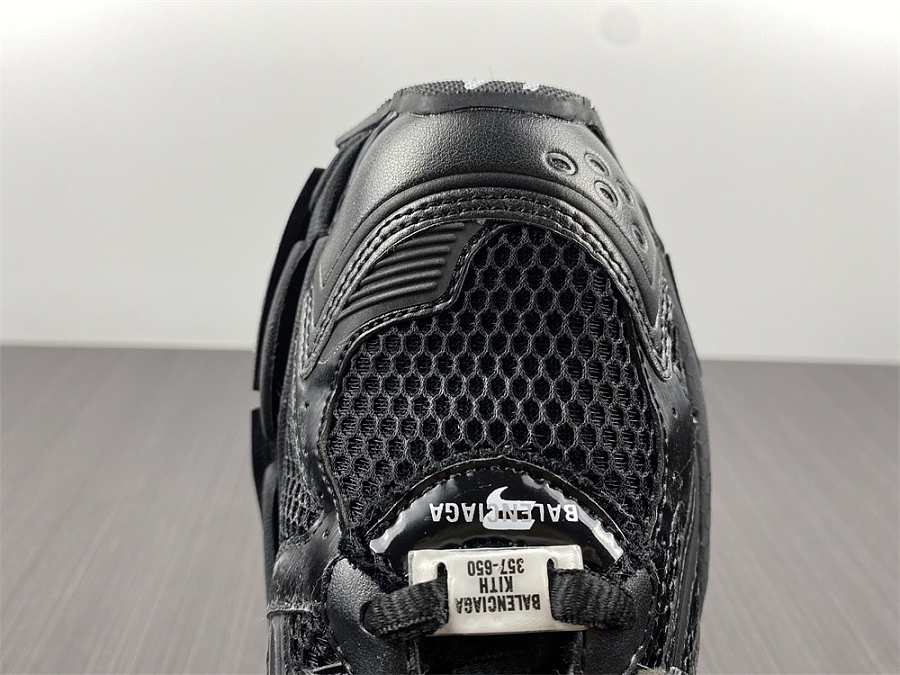 Balenciaga Runner Monocolor Kith Black 677403 W3RA9 1000 LULULIFE