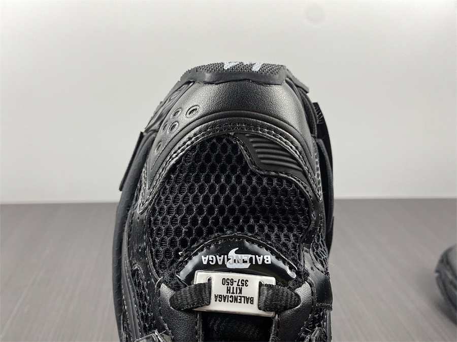 Balenciaga Runner Monocolor Kith Black 677403 W3RA9 1000 LULULIFE