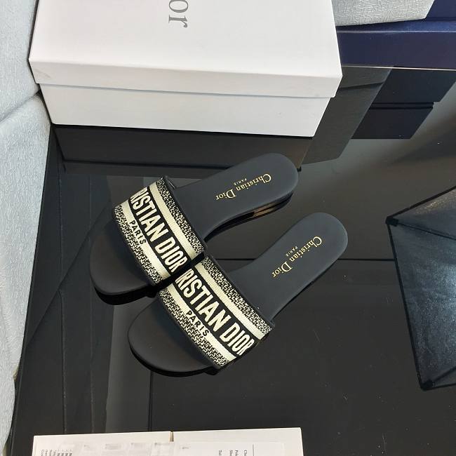 Christian Dior Slippers - LULULIFE