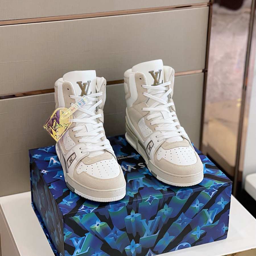 louis vuitton trainer sneaker white iridescent